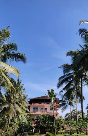 Front of property - Chalston Beach Resort (Calangute)