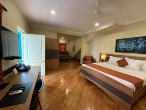 房內夾萬、免費 Wi-Fi、床單