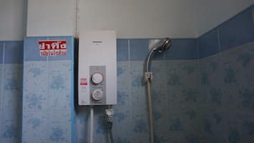 Standard Double Room | Bathroom shower