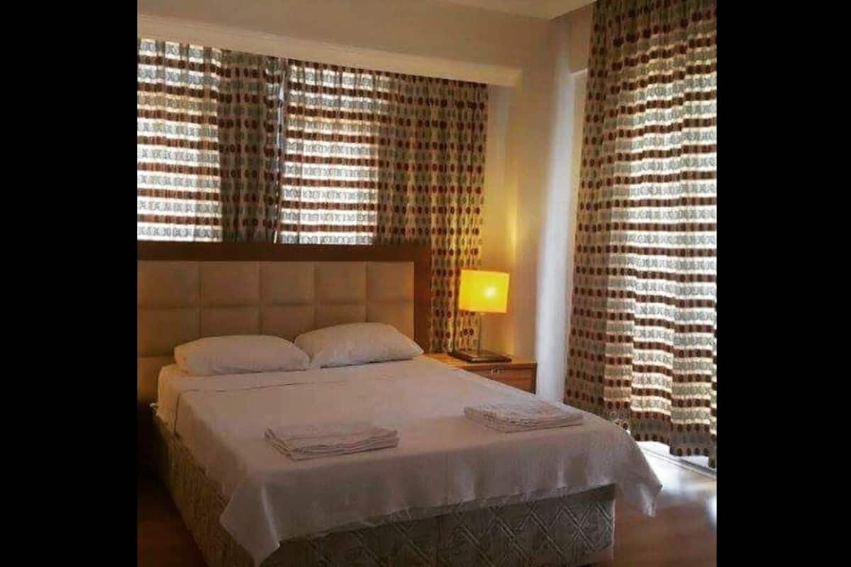 Soundproofing, iron/ironing board, bed sheets