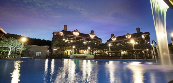 Seasonal outdoor pool, open 3:00 PM to 8:00 PM, pool umbrellas