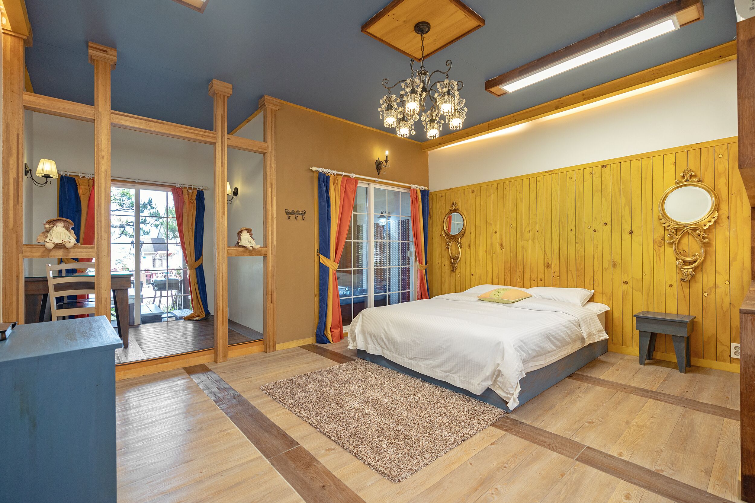 Schreibtisch, Verdunkelungsvorhänge, kostenloses WLAN, Bettwäsche