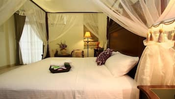 Habitación Deluxe doble | Escritorio, cortinas opacas, wifi gratis y ropa de cama