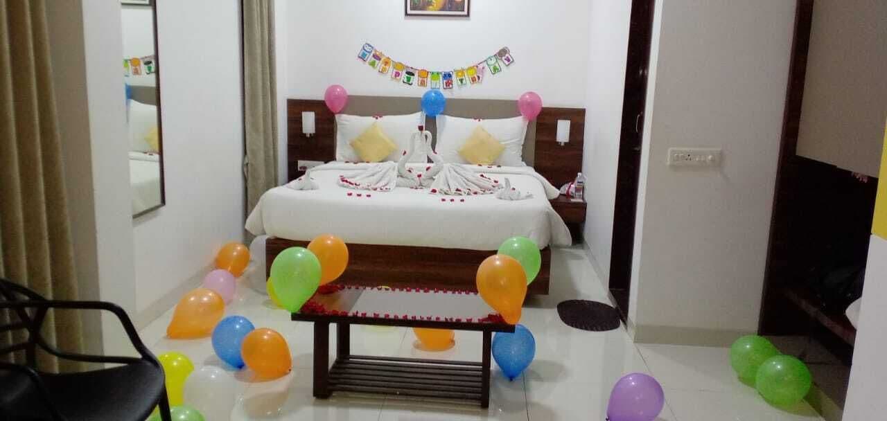 Family Suite, 1 Bedroom (Living Room) | Individually decorated, individually furnished, iron/ironing board