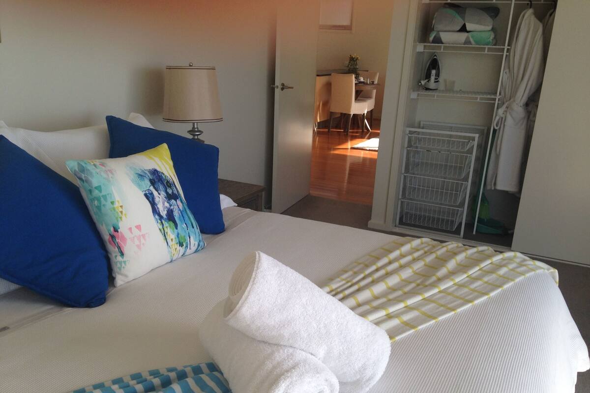 Premier Apartment, 1 Queen Bed, Hot Tub, Sea View | 1 bedroom, premium bedding, in-room safe, soundproofing