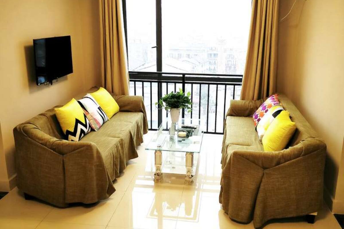 Desk, blackout curtains, free WiFi