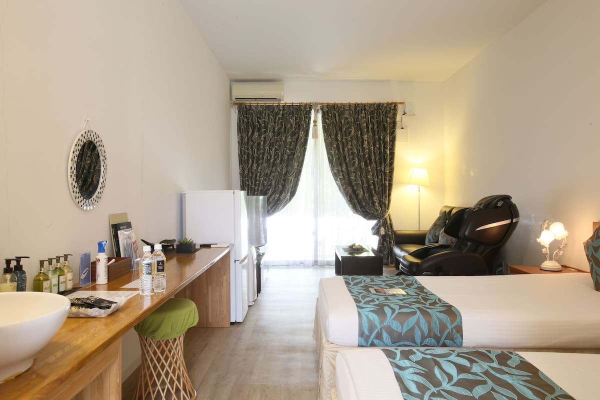 Deluxe Twin kamer | Een kluis op de kamer, een bureau, gratis wifi, beddengoed