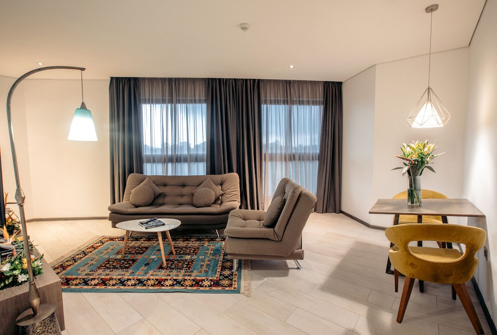 Trademark Hotel by null