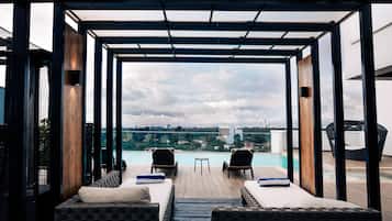 Hồ bơi ngoài trời, mở cửa từ 6:00 đến 18:00, lều miễn phí