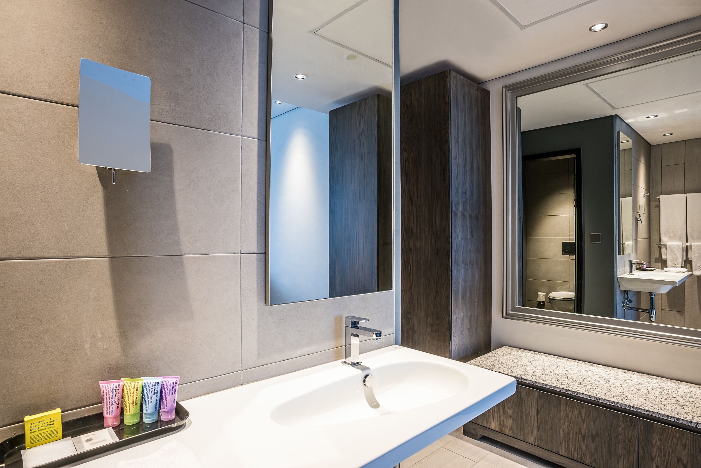 Bathroom sink