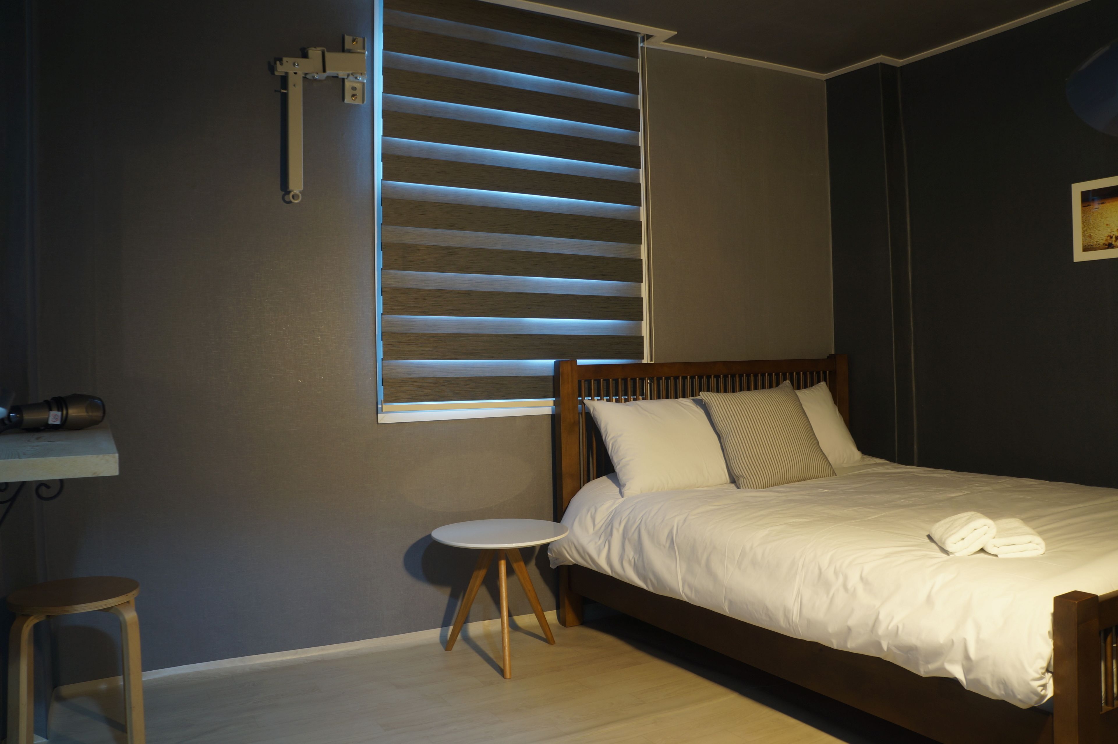 Habitación básica doble, 1 cama matrimonial | Escritorio y wifi gratis 