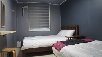 Basic Triple Room | Desk, free WiFi