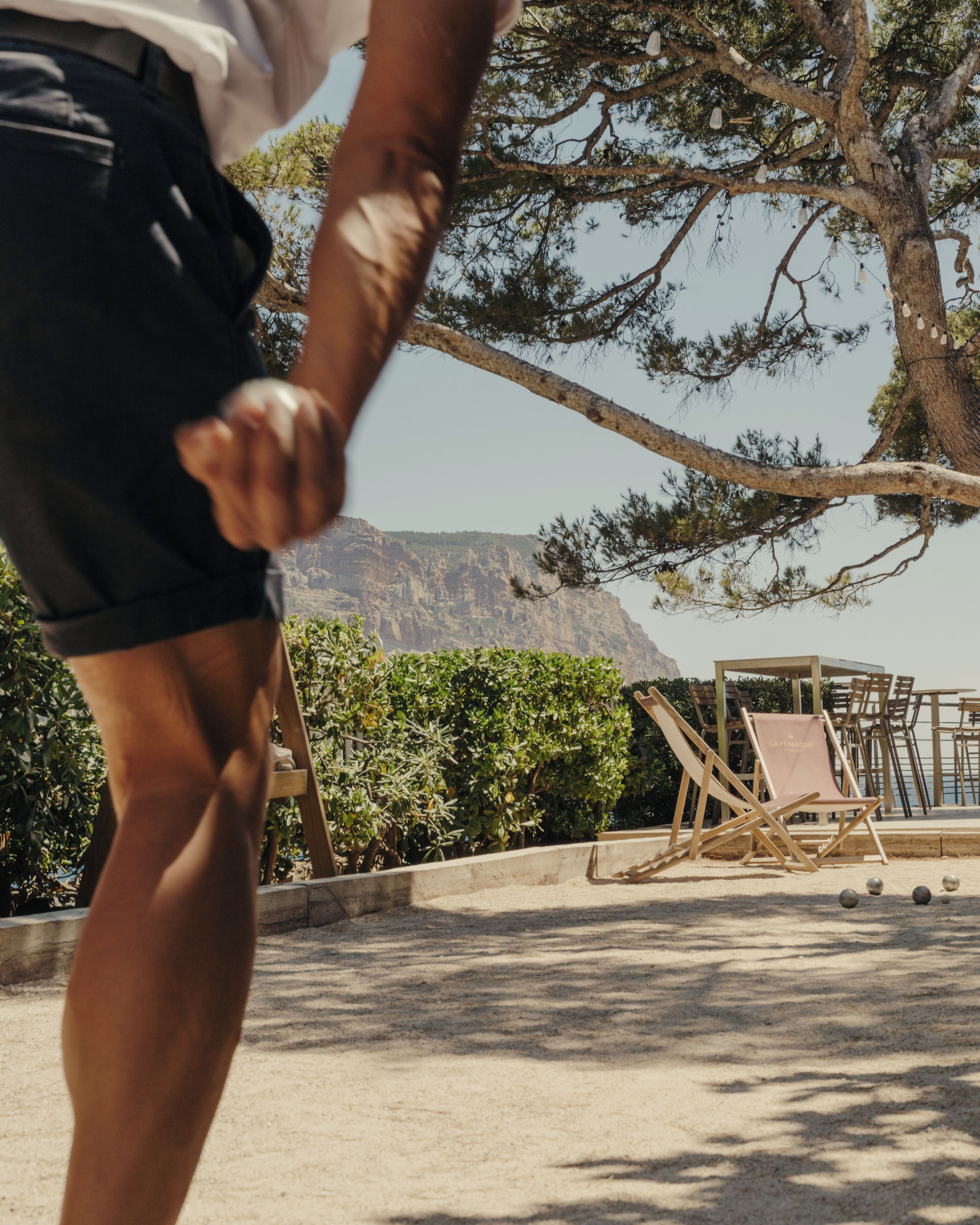 2 bars/lounges, tapas bar