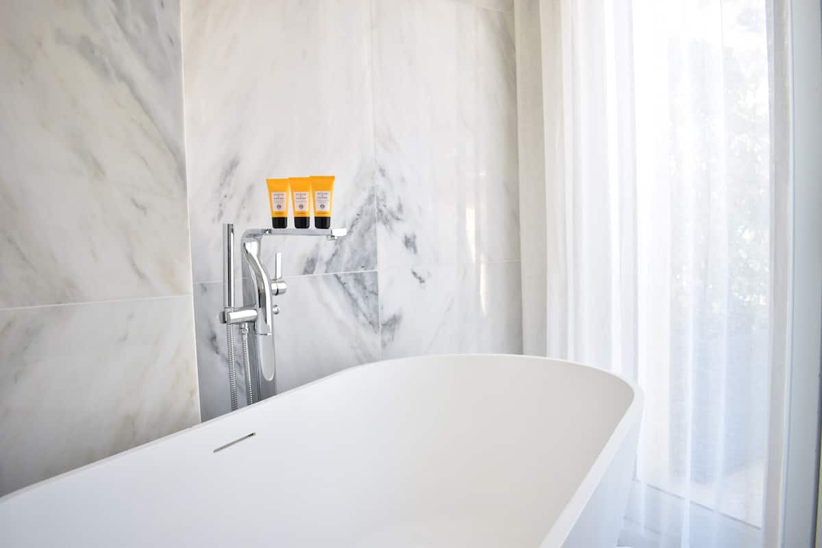 junior suite, sea view | bathroom | rainfall showerhead, designer toiletries, hair dryer, bathrobes