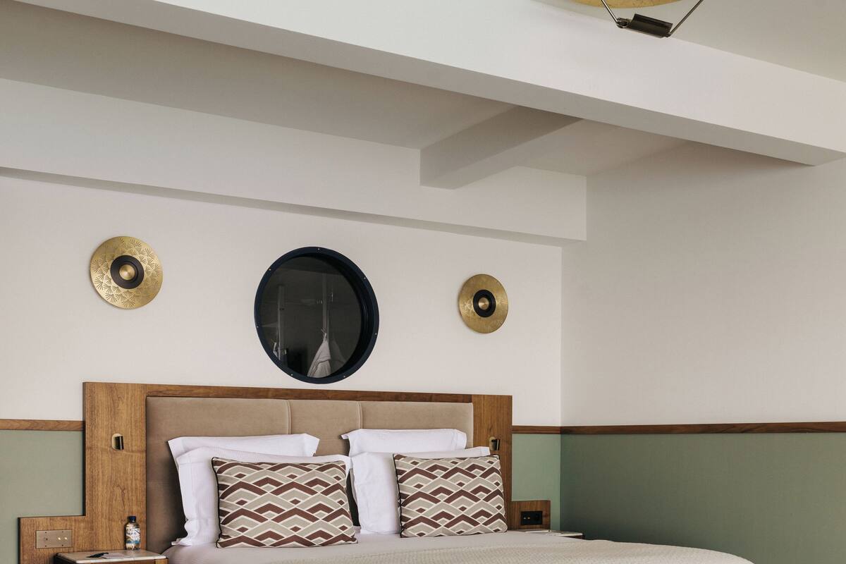 Premium bedding, pillowtop beds, minibar (some free items), in-room safe