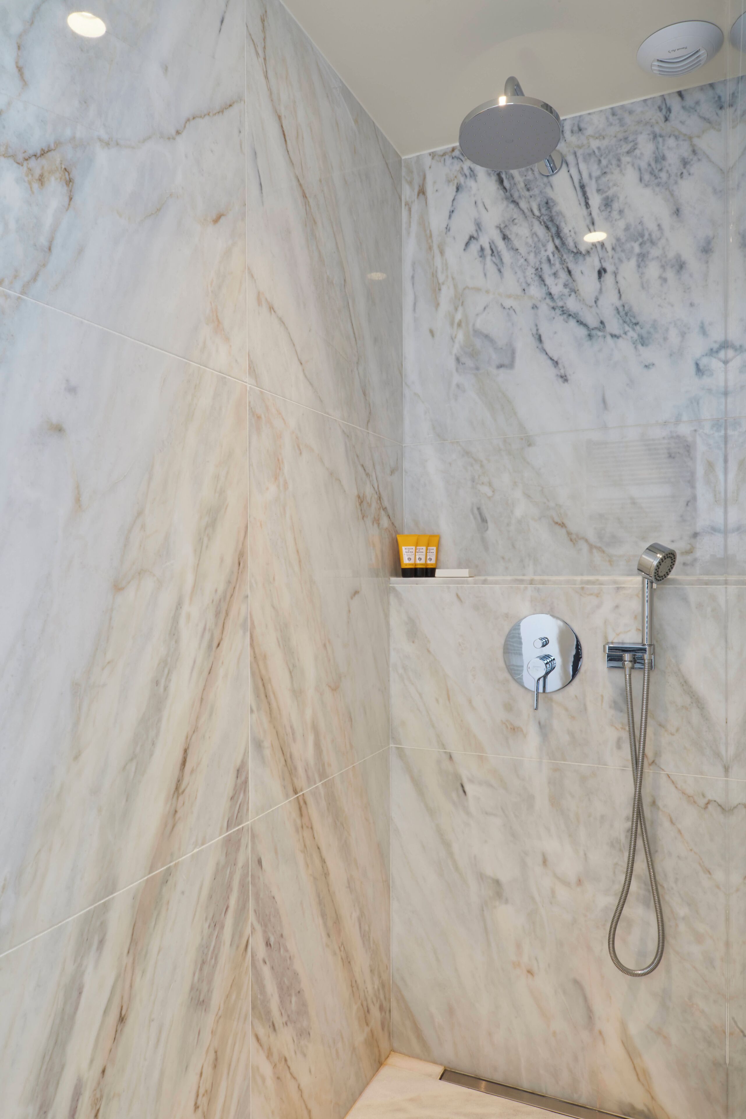 deluxe room, courtyard view | bathroom | rainfall showerhead, designer toiletries, hair dryer, bathrobes