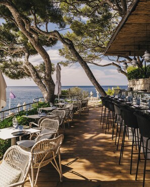 3 restaurants, breakfast, lunch, dinner served; Mediterranean cuisine - Hôtel Les Roches Blanches (Cassis)