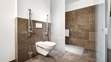 Dusche, kostenlose Toilettenartikel, Haartrockner, Handtücher