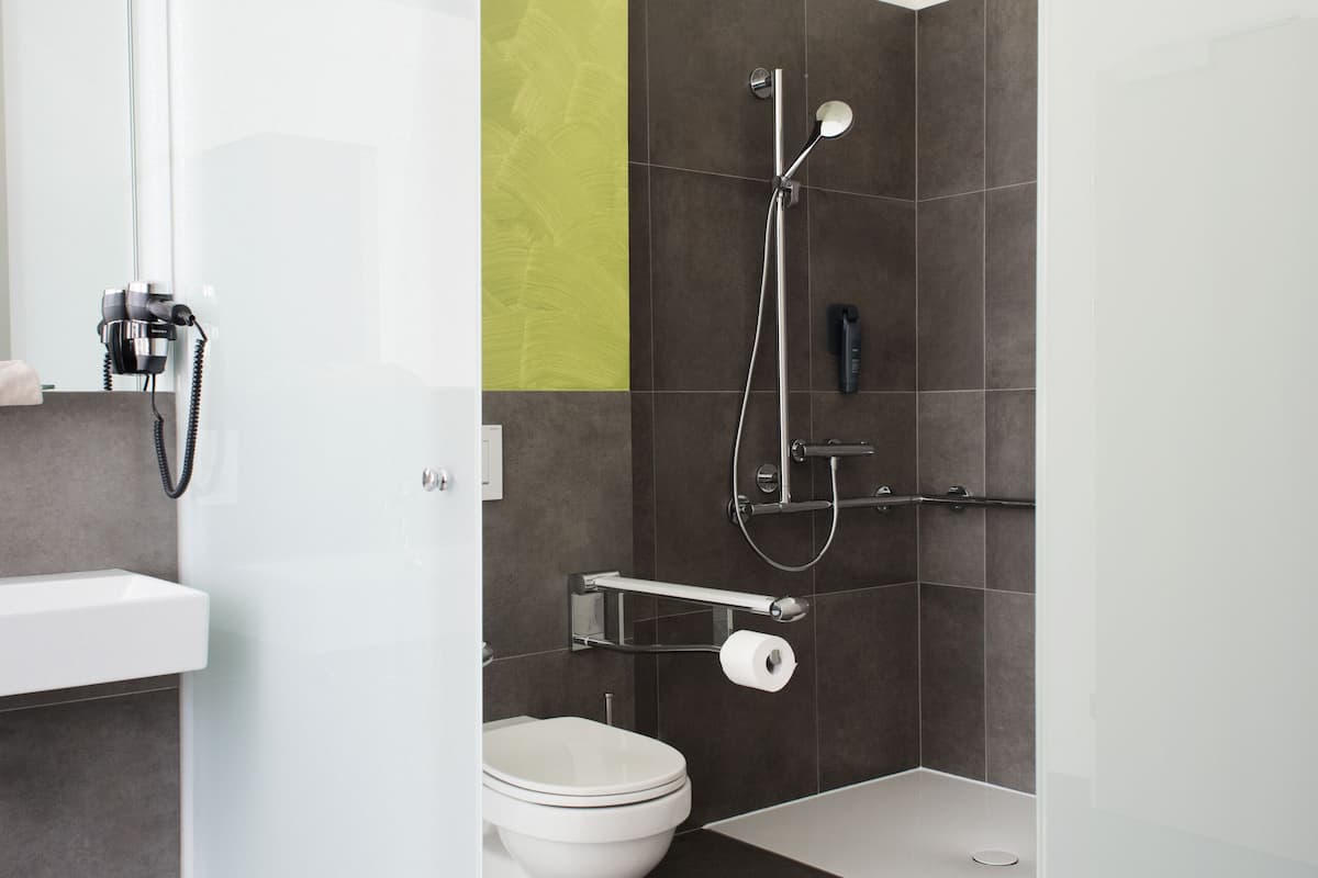 single room, accessible | premium bedding, in-room safe, desk, laptop workspace