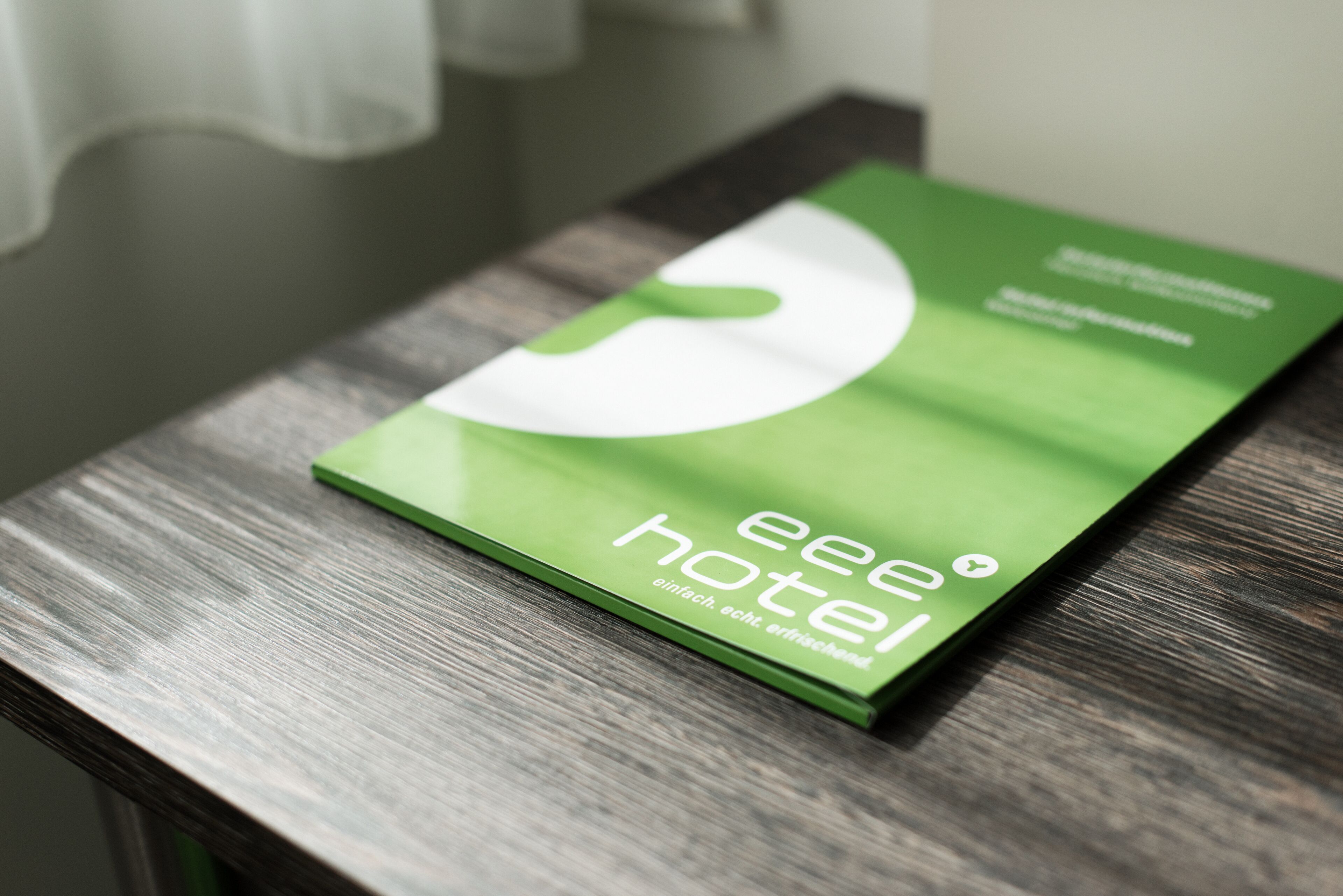 premium bedding, in-room safe, desk, laptop workspace