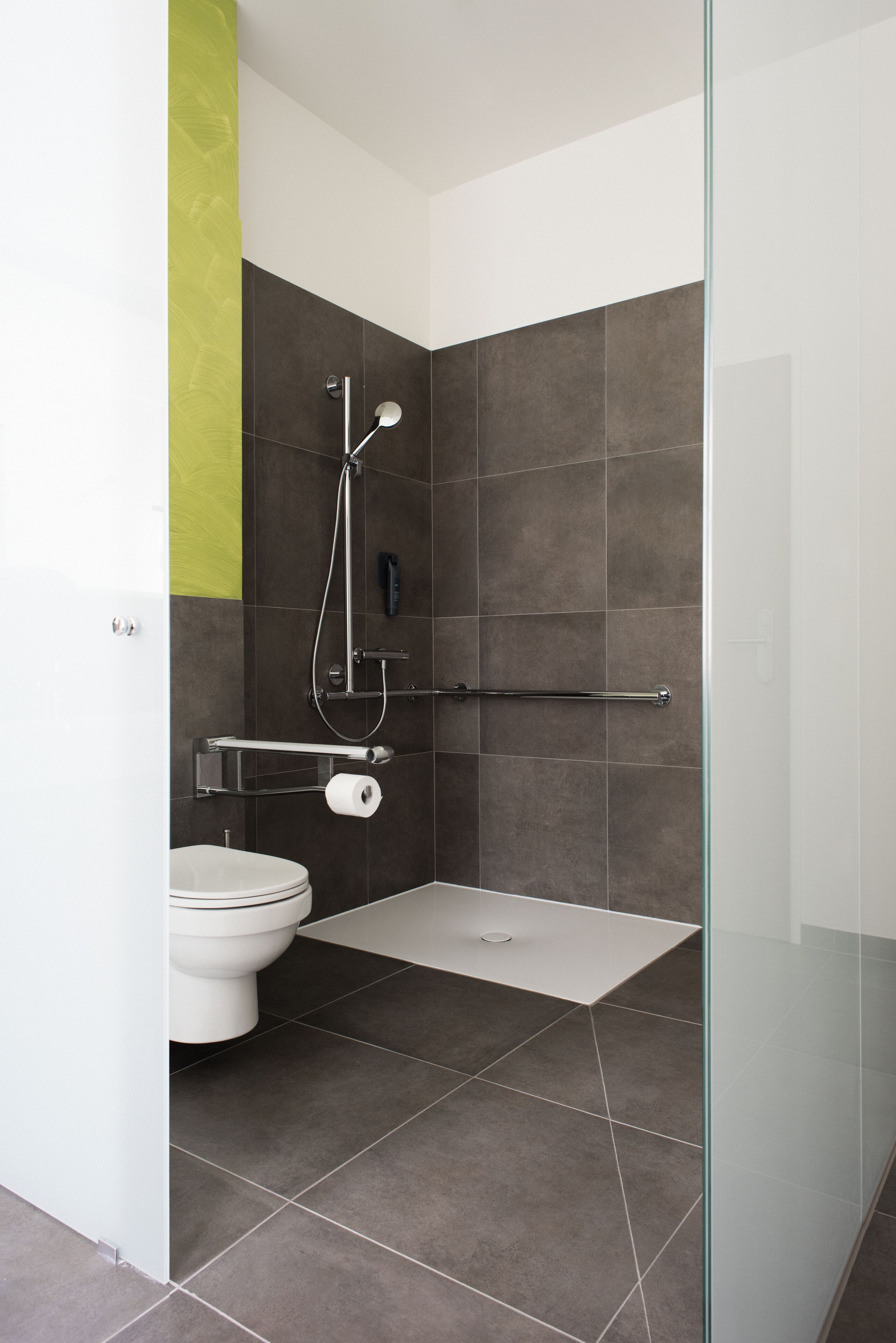 single room, accessible | bathroom | shower, free toiletries, hair dryer, towels