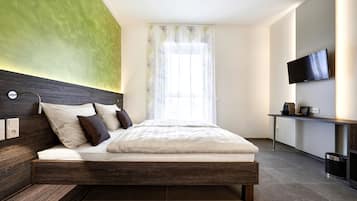 Premium bedding, in-room safe, desk, laptop workspace