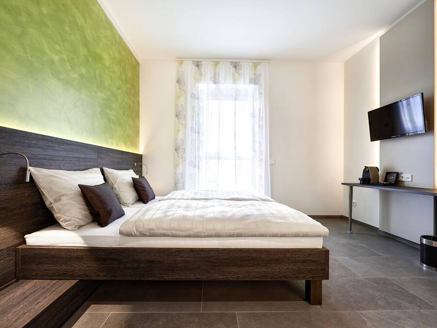 Premium bedding, in-room safe, desk, laptop workspace
