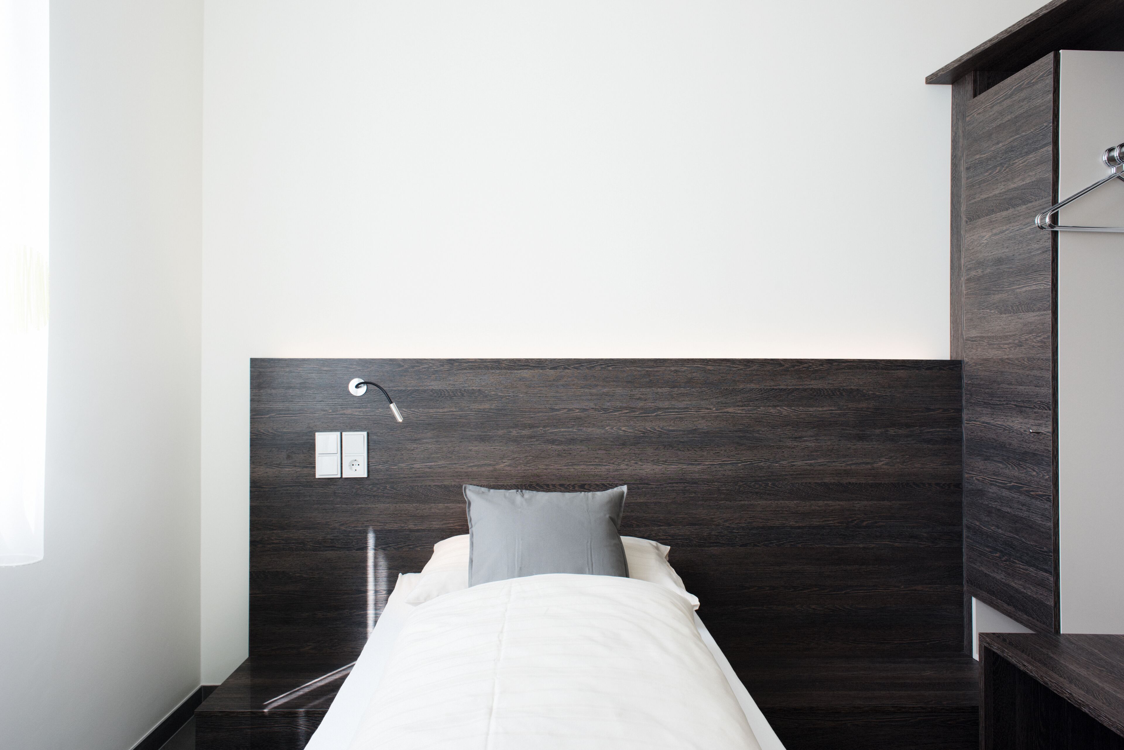 premium bedding, in-room safe, desk, laptop workspace