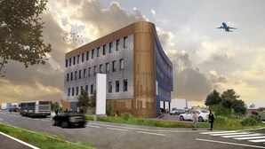 Een modern gebouw met een gebogen hoek, grote ramen en een gevel van baksteen en glas.