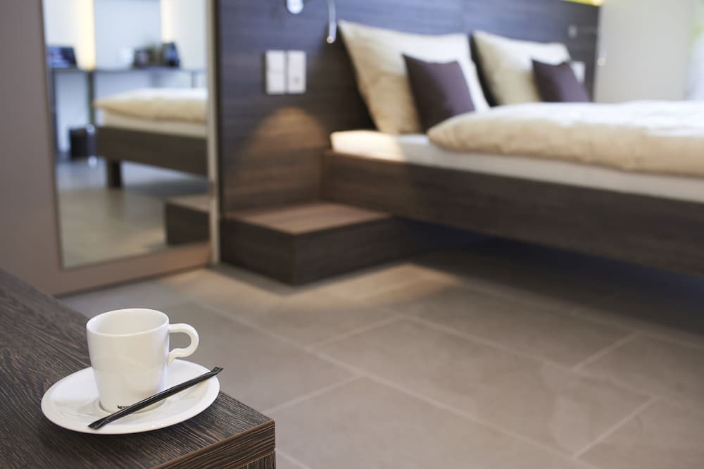eee hotel TRAUN