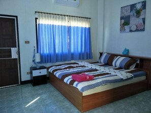 Deluxe Double Room with Air-Conditioner | Soundproofing, free WiFi, bed sheets - Nara House Chiang Mai (Chiang Mai)