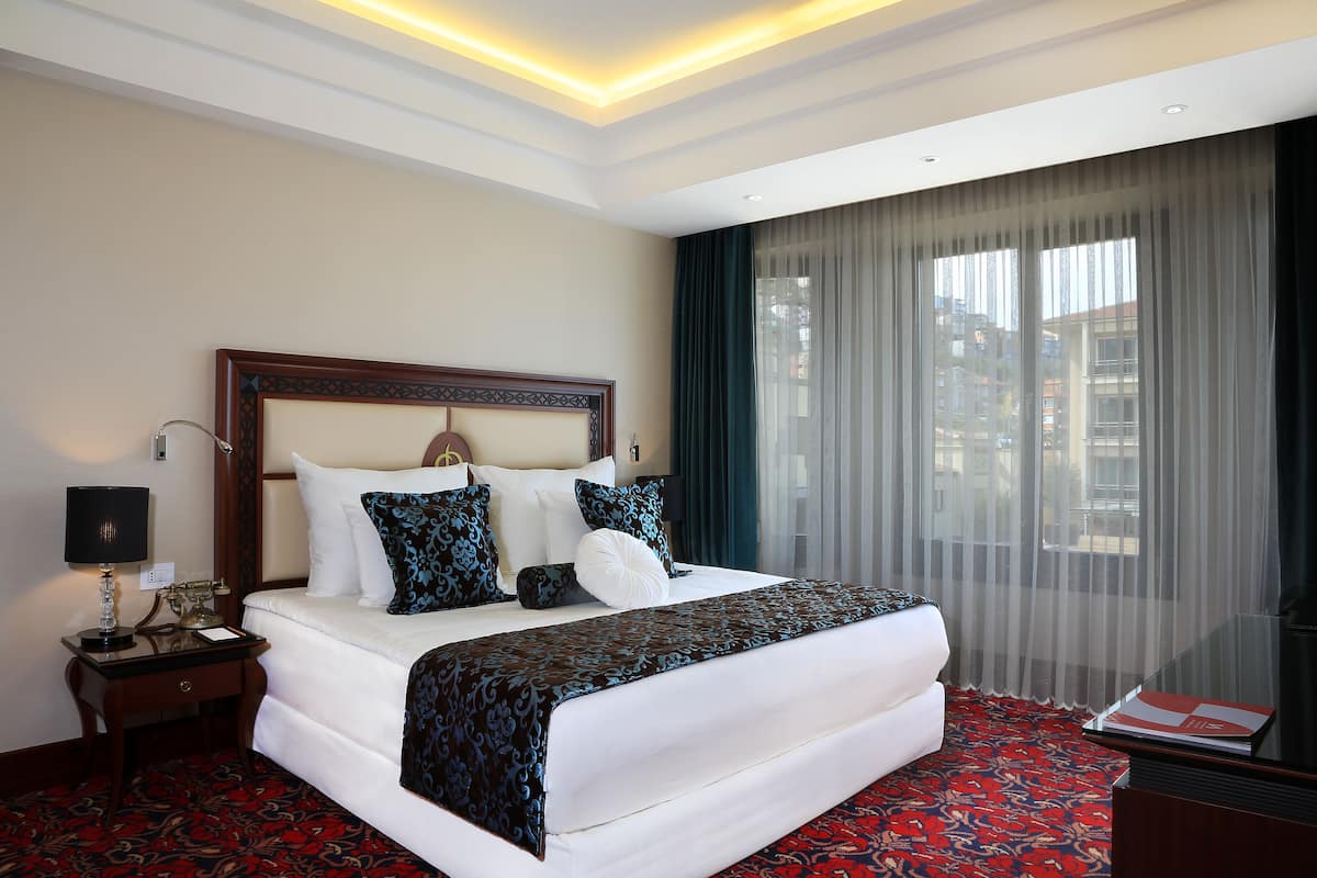 Imperial Suite | Minibar, in-room safe, desk, soundproofing