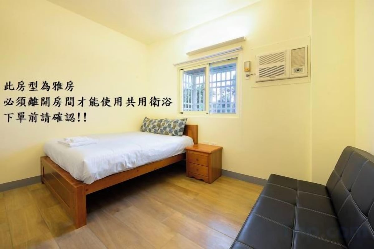 Comfortable Double Room (with shared bathroom)