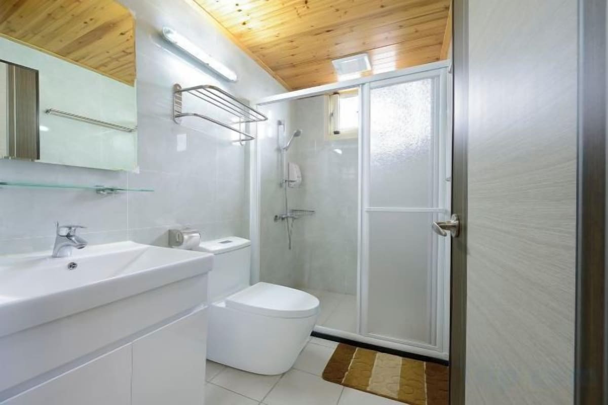 Bathroom | Shower, rainfall showerhead, free toiletries, hair dryer