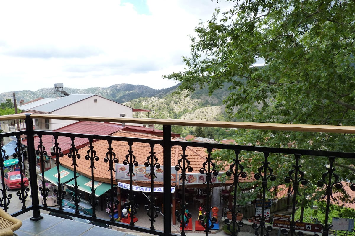Doppel- oder Zweibettzimmer, Balkon, Bergblick | Verdunkelungsvorhänge, kostenlose Babybetten, Bettwäsche