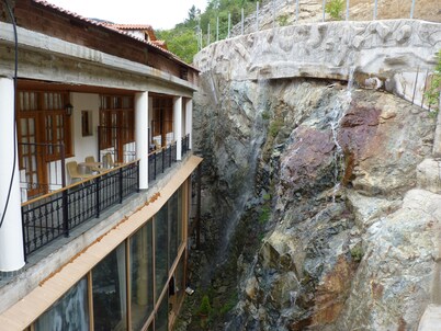 Mountain Rose Garden Hotel