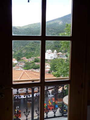View from room - Mountain Rose Garden Hotel (Pedhoulas)