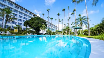 Seasonal outdoor pool