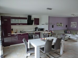 Apartment, 2 Bedrooms | In-room dining