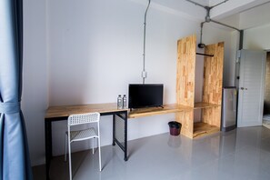 Standard Double Room | Room amenity - PJ Loft Hotel (Lop Buri)