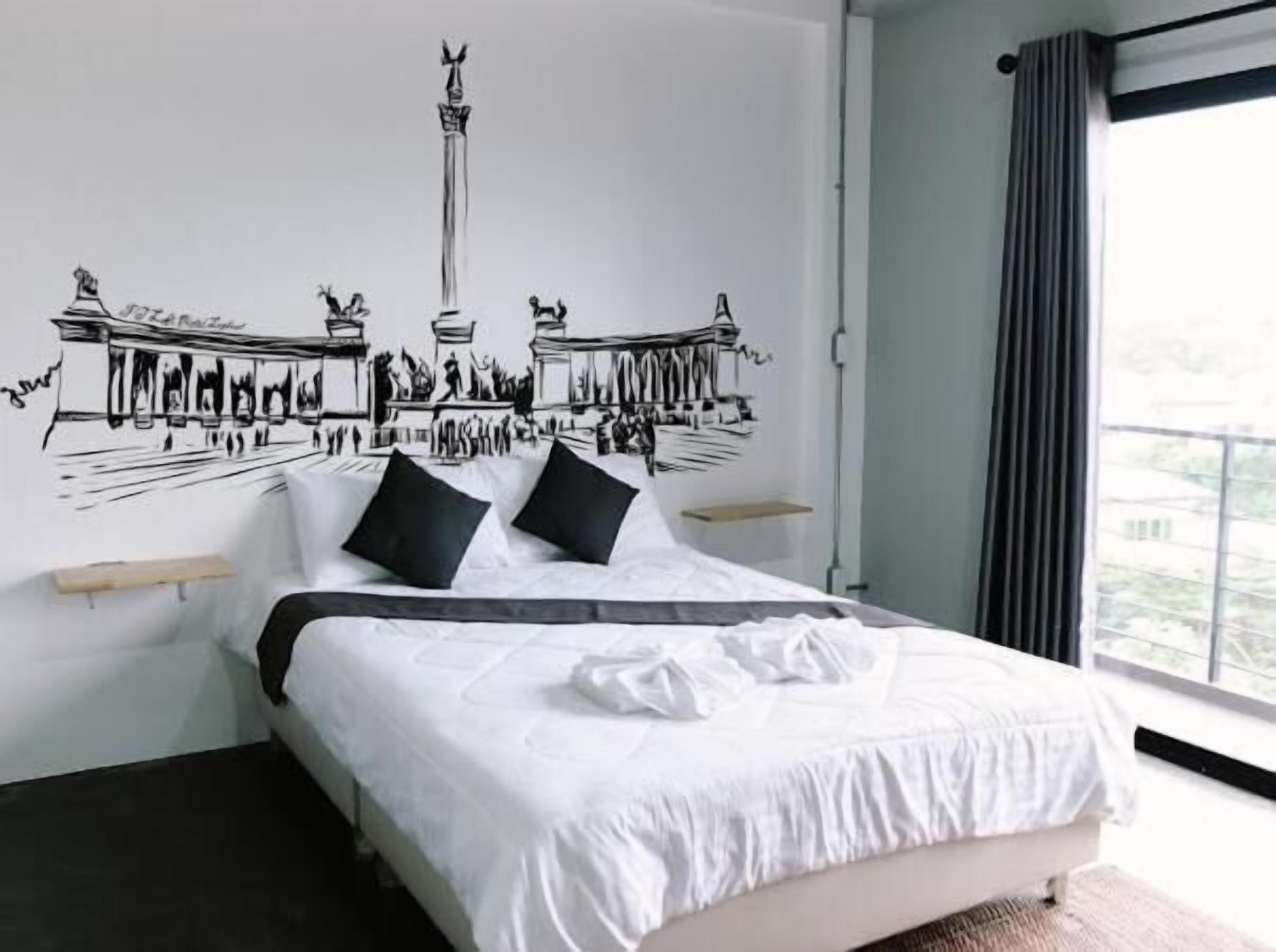 Desk, free WiFi, bed sheets