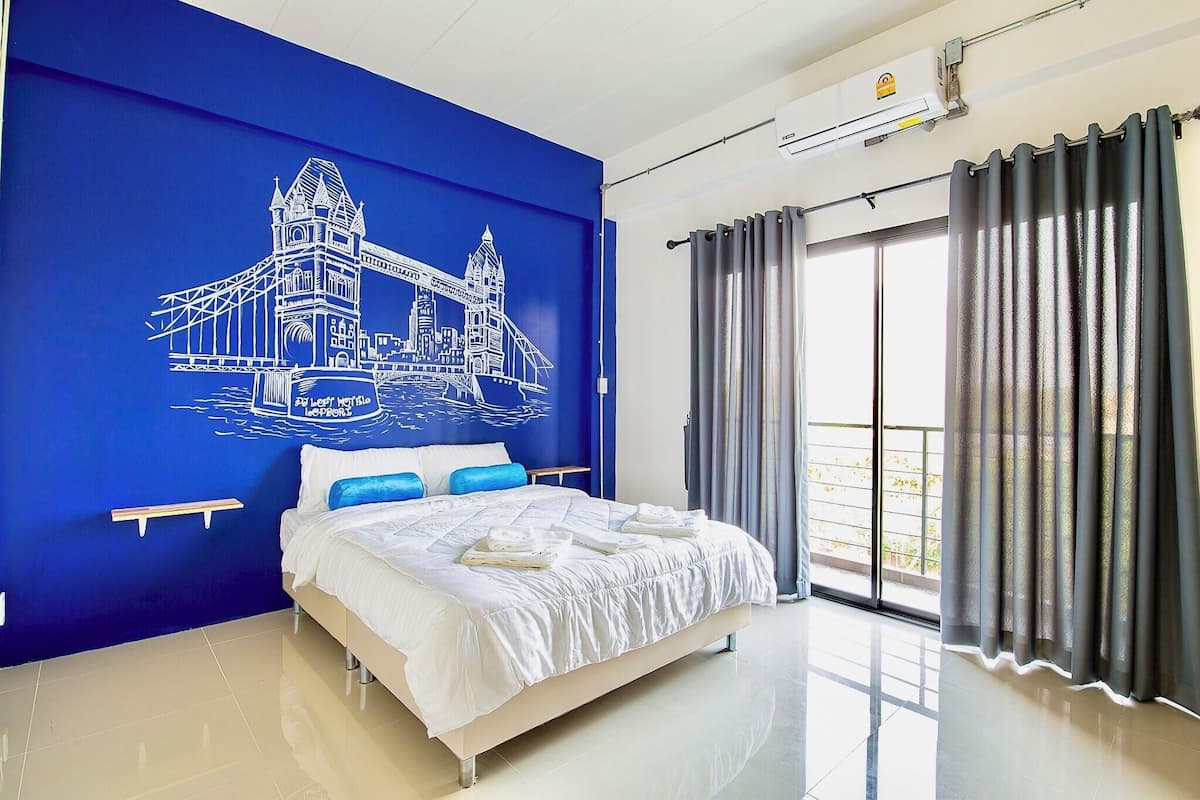 Desk, free WiFi, bed sheets