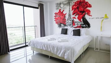 Escritorio, wifi gratis y ropa de cama