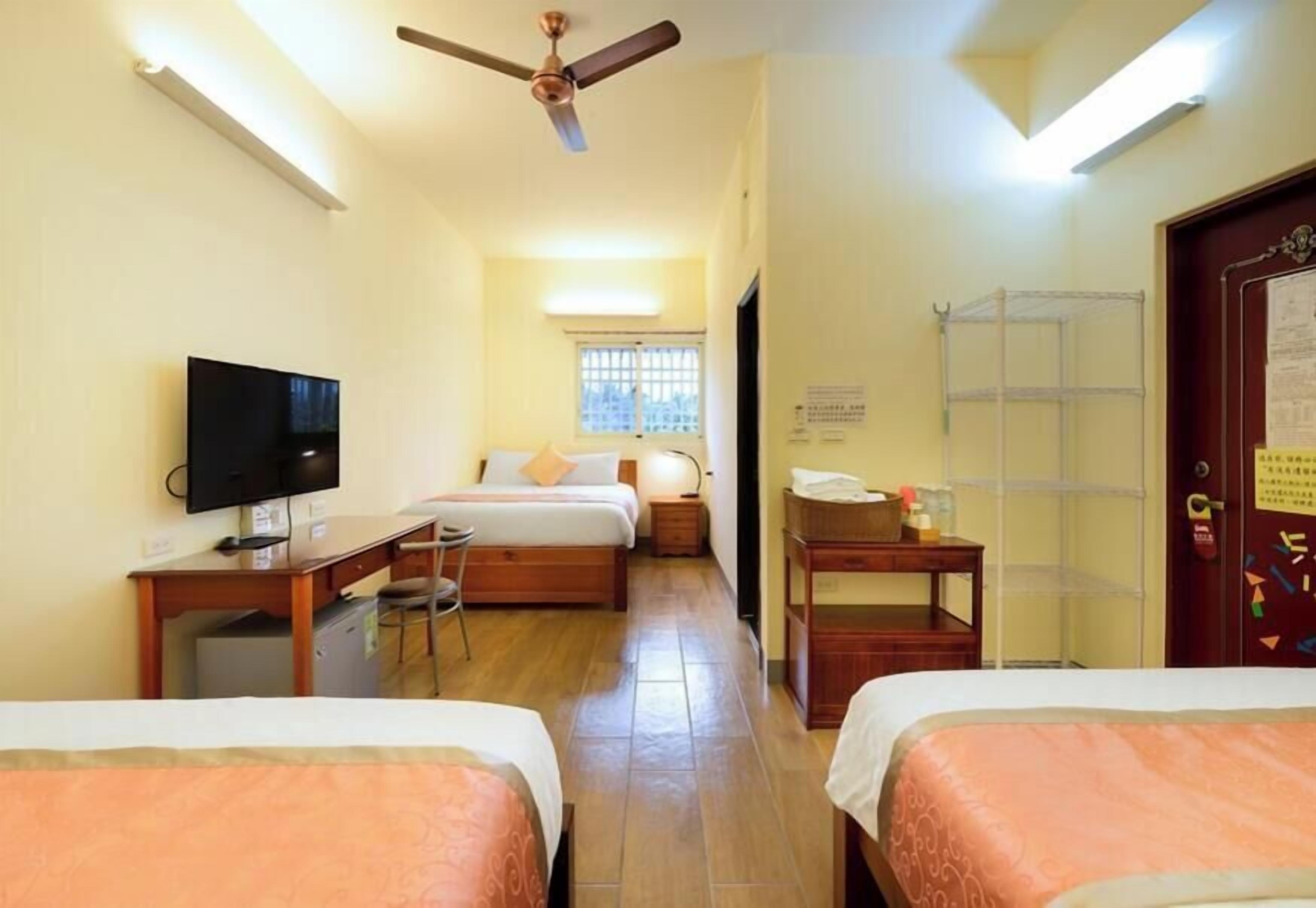 家庭套房, 多張床 | 書桌、遮光布/窗簾、免費有線上網、床單