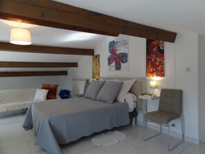 Apartemen (Magnolia) | 1 kamar tidur, meja kerja, dan ruang kerja ramah laptop