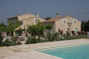 Outdoor pool - Locations des Alpilles (St.-Rémy-de-Provence)