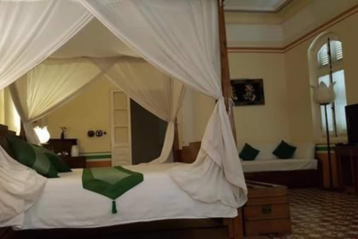 Superior kamer | Een minibar, een kluis op de kamer, een bureau, gratis wifi