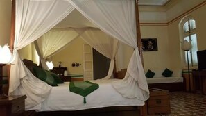 Phòng Superior | Minibar, két bảo mật tại phòng, bàn 
