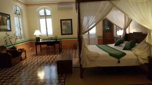 Superior Room - La Villa Boutique Hotel (Battambang)