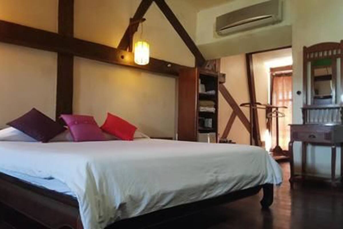 Habitación estándar | Minibar, caja fuerte, escritorio y wifi gratis